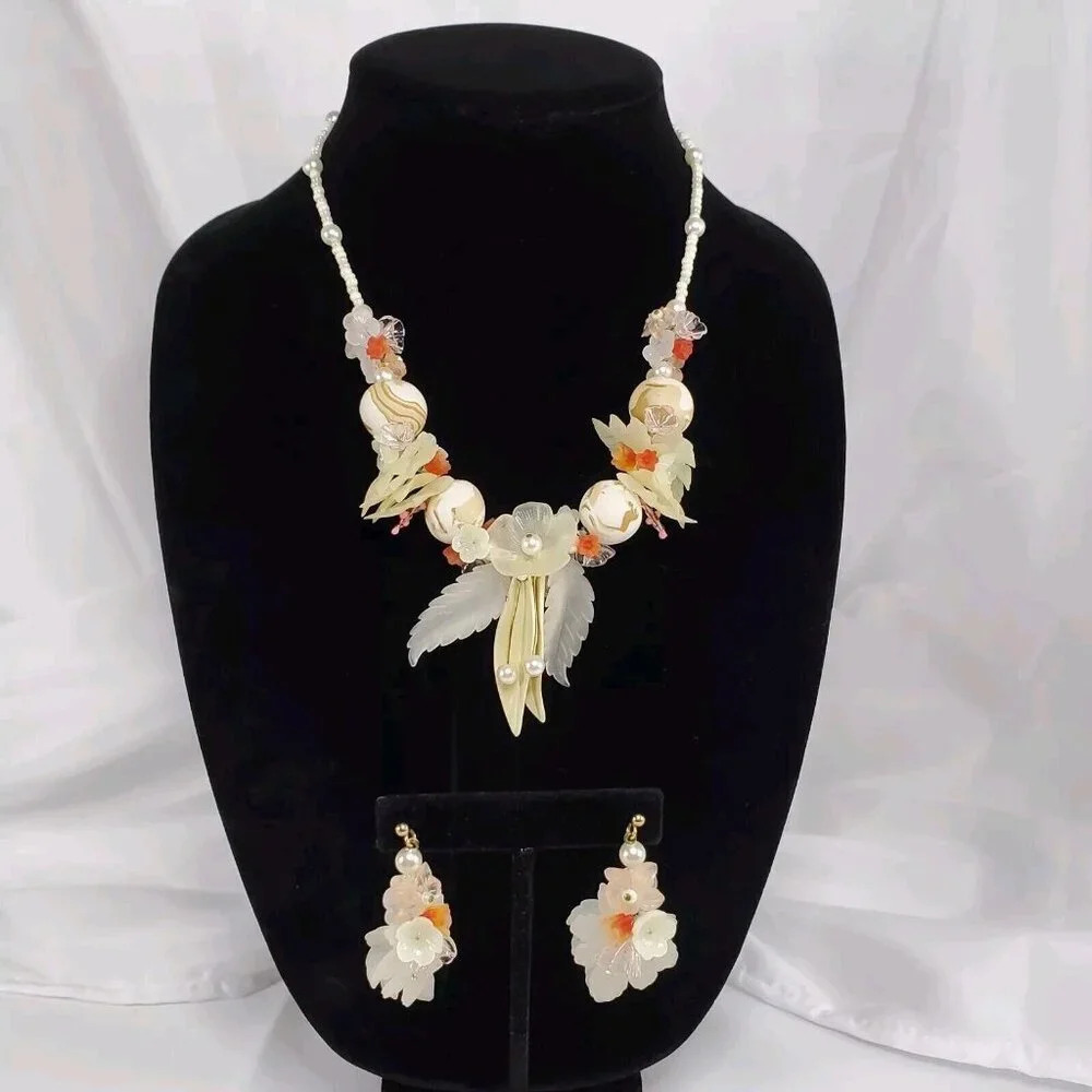 VTG Lucite Necklace Earrings Lucite Flower Leaf‎ Pastel Beads Bridal Wedding